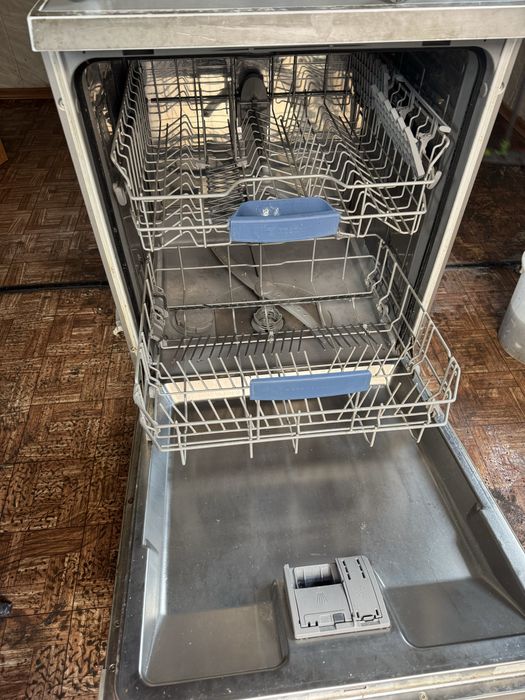 Продаю посудомоечную машину