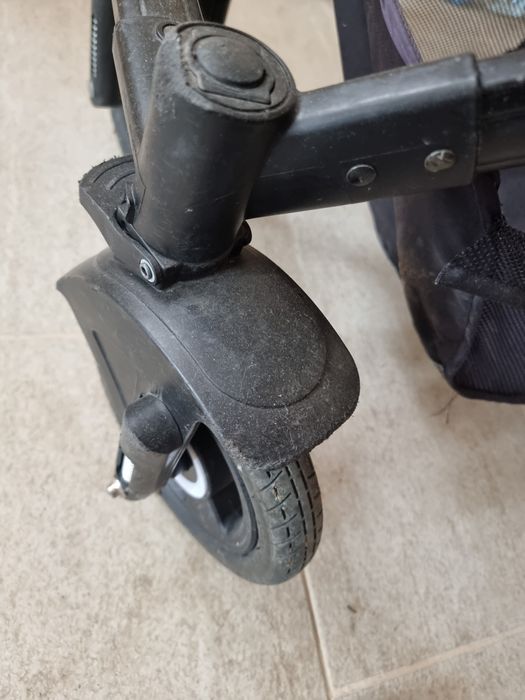 Carucior pixini arata foarte bine