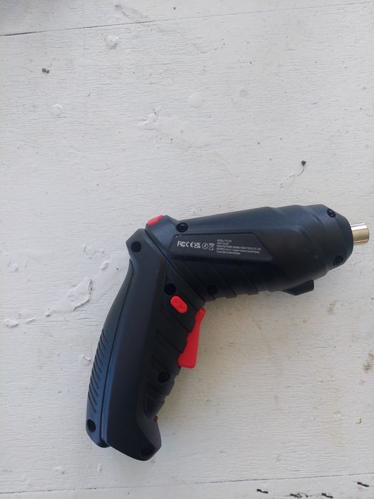 Продавам BOSCH PSR 1200 и две електрически отвертки