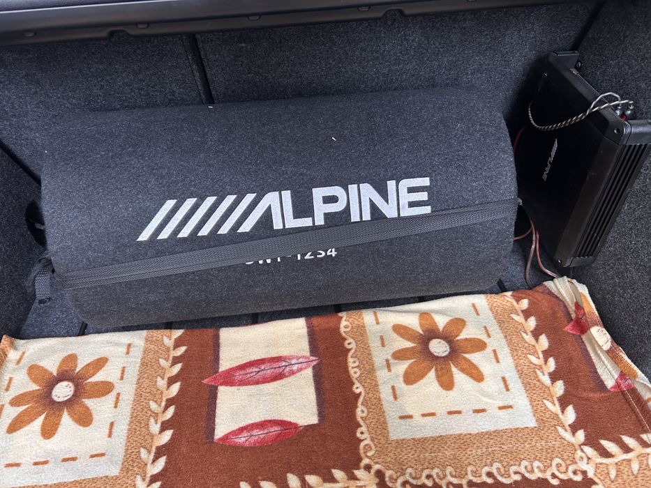 Se vinde Subwoofer Alpine