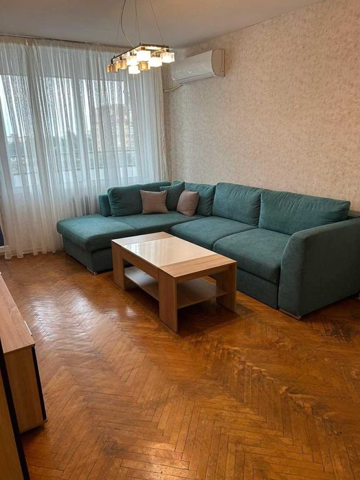 Дава се под наем Тристаен апартамент в Пловдив, Център - 100 кв.м за 468.69 € - Снимка #1