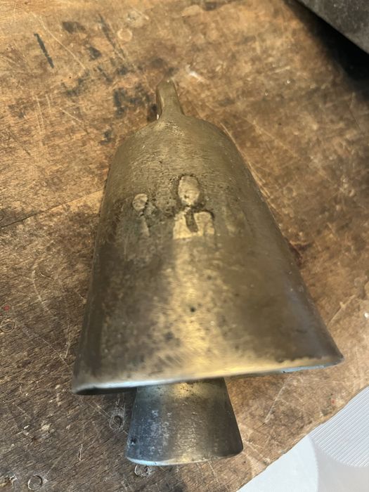 Продавам стари звънци