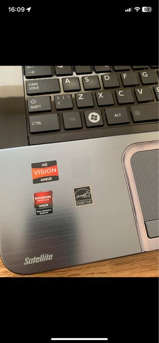 Laptop Toshiba display 17,3 inch,Windows,4gb ram functional cu incarca