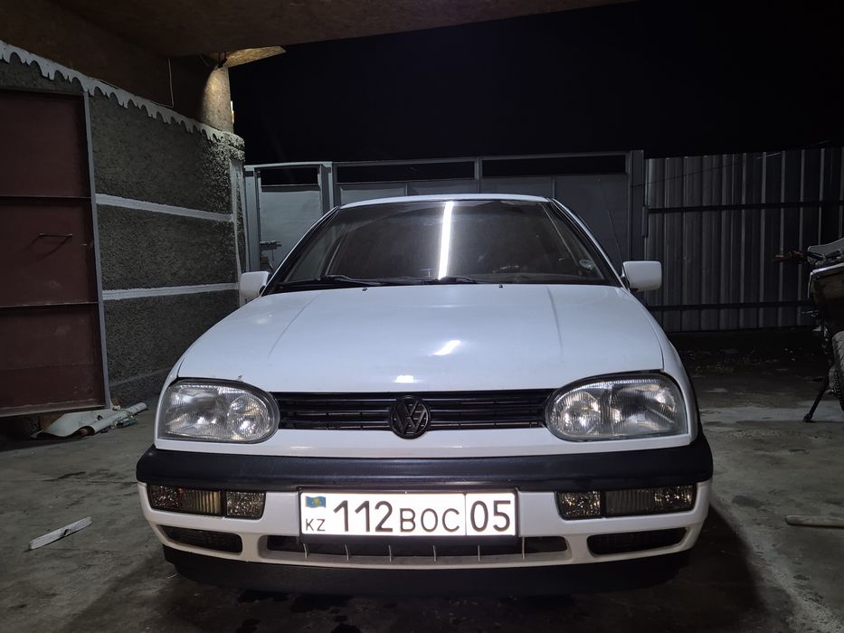 Голф 3 1992 года,  1,8 , автомат