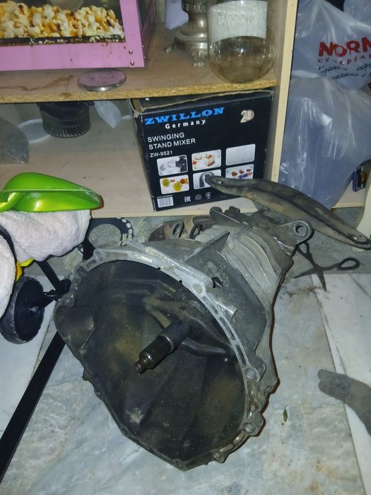 Продам коробку механики 102 матор