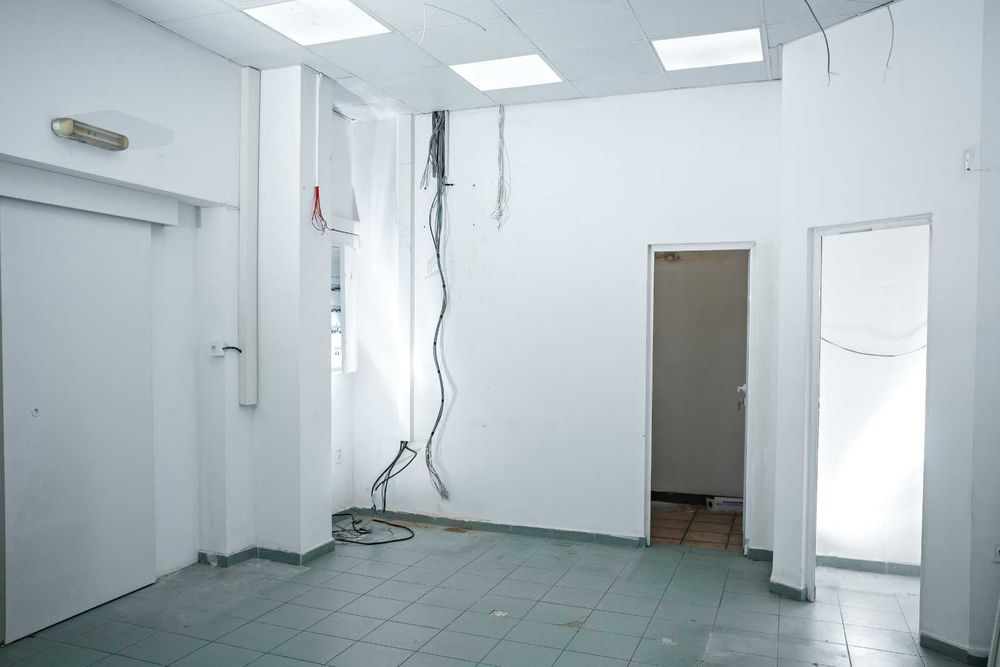 Дава се под наем Магазин в Пловдив, Център - 120 кв.м за 2500 € - Снимка #1