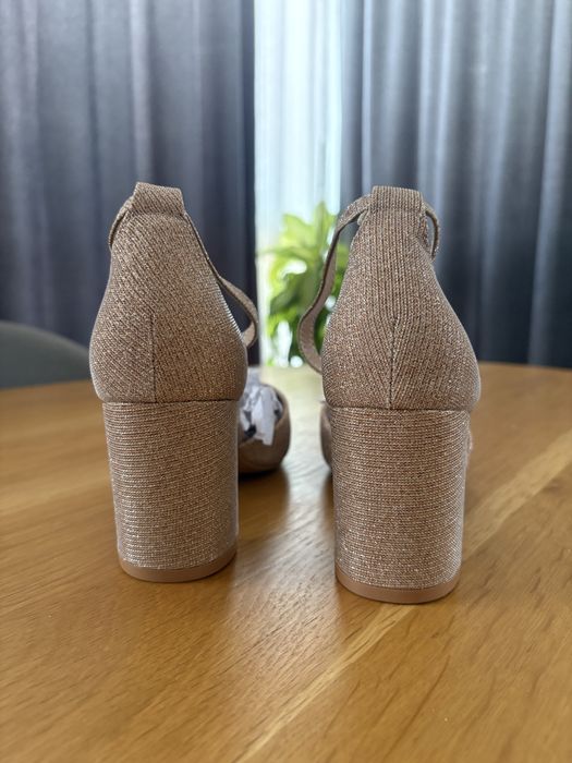 Обувки, 36 размер за повод