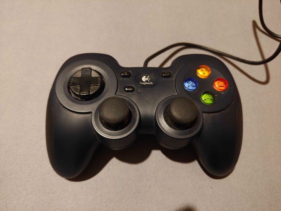 Logitech Gamepad F310 USB джойстик
