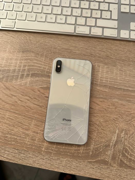 Продавам iPhone Xs 64GB - кутия , кабел , слушалки