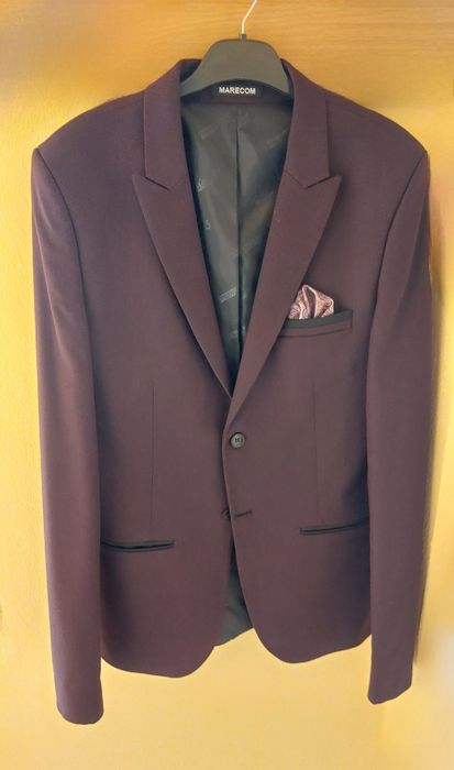 Costum barbatesc marimea 48 talia 0 / slim fit 80 % lana 20 % polies