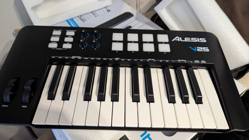 Alesis V25 MKII - MIDI клавиатура (НОВА, с гаранция и касова бележка)