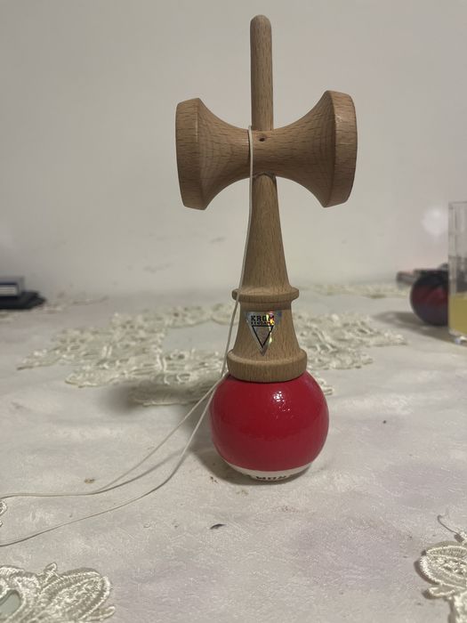 Kendama krom originala cu rulment are grip o dau si la schimb