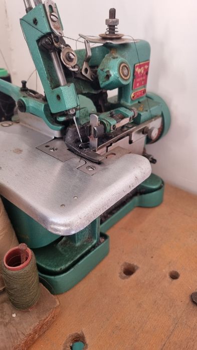 Швейная машина аверлок