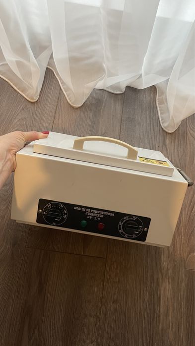 Стерилизатор за инструменти за маникюр