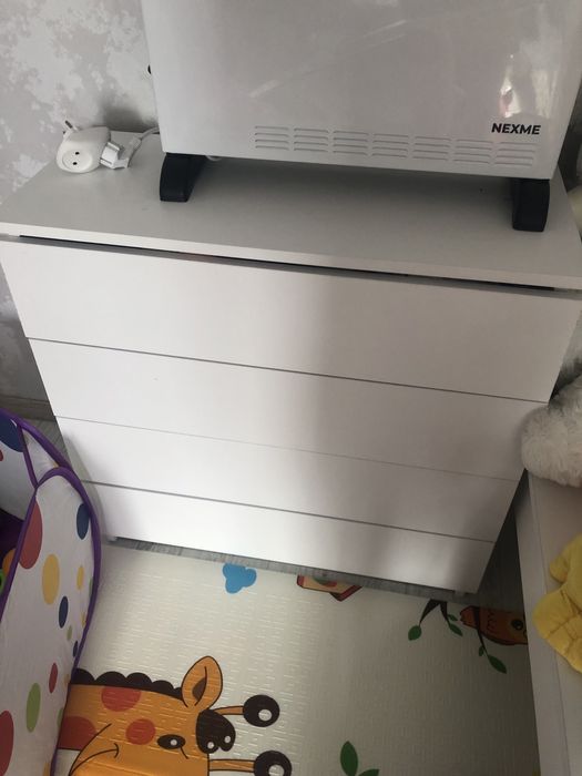 стол кухонный,шкаф,комод