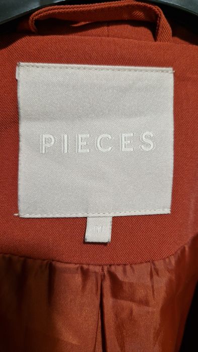 Сако в коралов цвят размер М