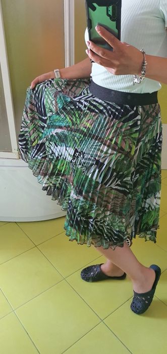 Fusta plisata, viu colorata  marimea 42