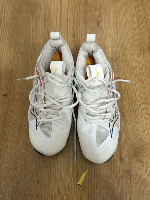 Продам кроссовку мизуно