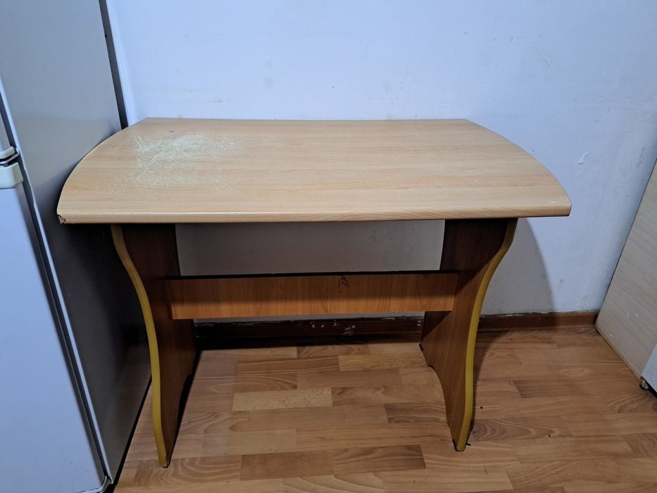 Продам кухонный стол