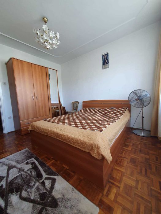 Vand apartament 3 camere vedere la Dunare