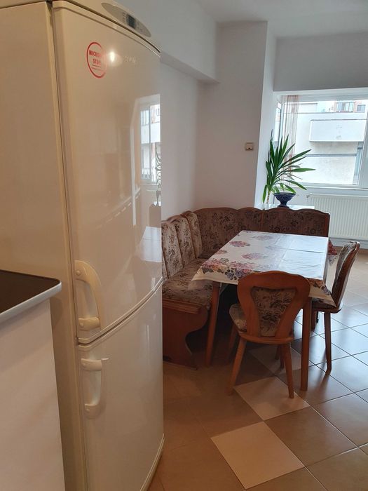 Apartament cu 3 camere, decomandat, Deva, zona Lido