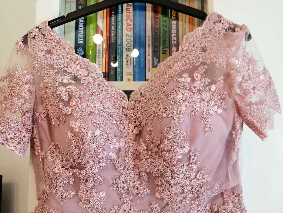 Rochie roz lunga foarte eleganta, potrivita pentu nasa, soacra