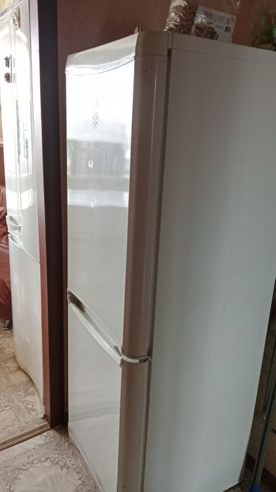 Продам холодильник Indesit