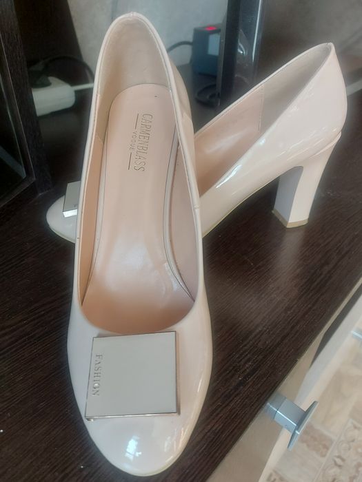 Туфли на каблуке
