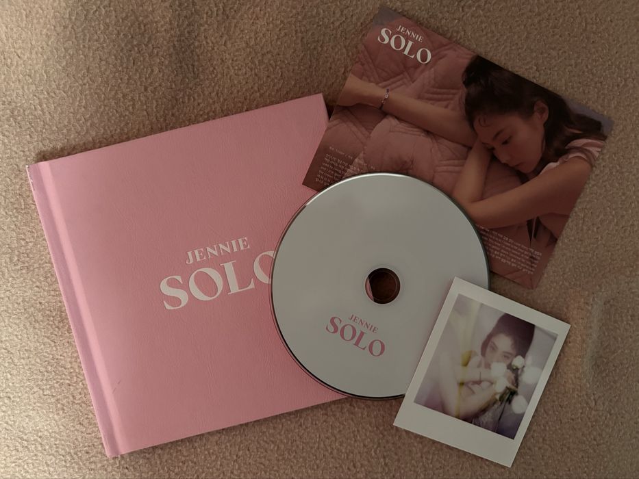 Jennie – SOLO (Original Album) + Всички включени аксесоари