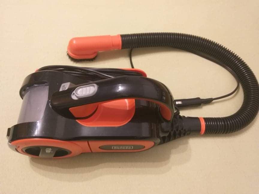 Прахосмукачка за автомобил Black and Decker, идеално запазена!