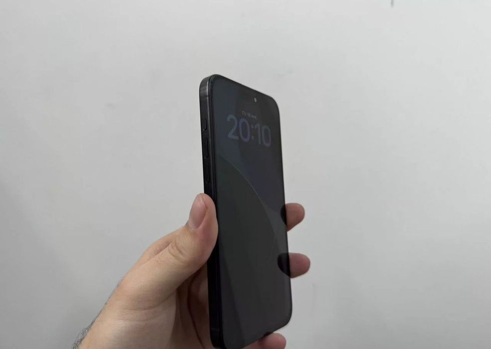 Продаю iPhone 15 Pro Max 256GB Black Titanium.