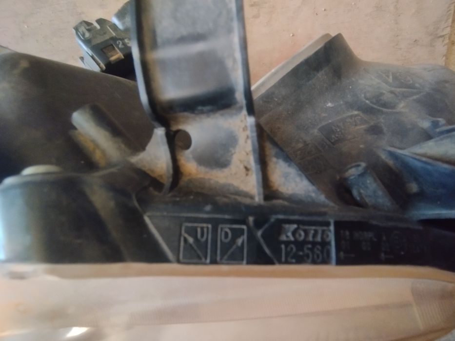 Продам фару на короллу