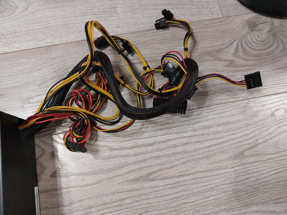 Монитор 23,8 inch + подарък эахранване 600W