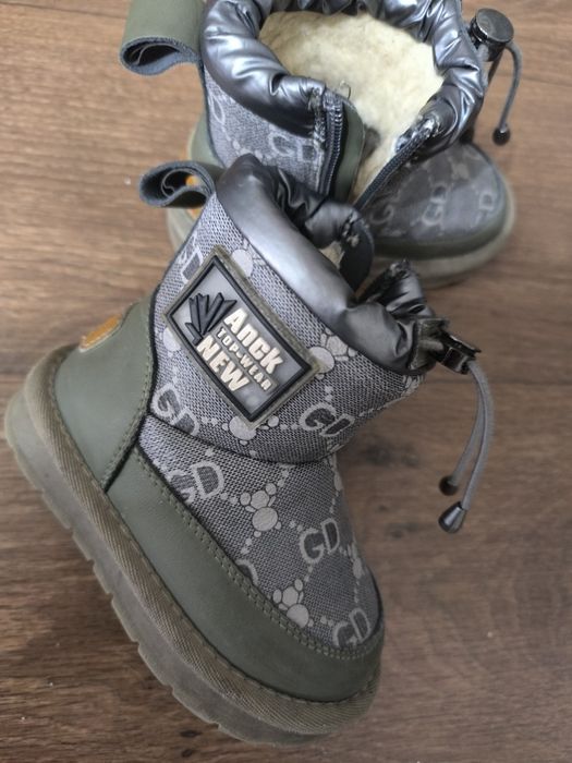 Продам детские зимние ботинки