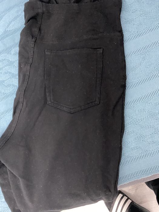 Vand blugi pentru gravide