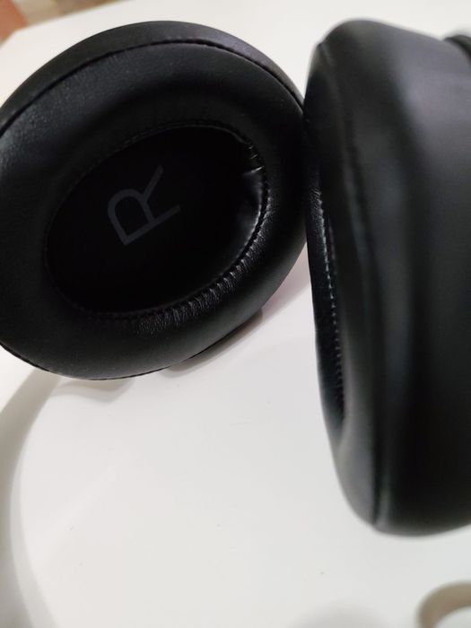 Sennheiser Momentum 3 (ca noi) impecabile.