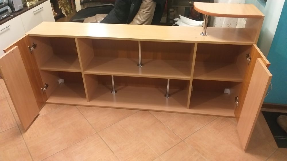 Corp suspendat bibliotecă