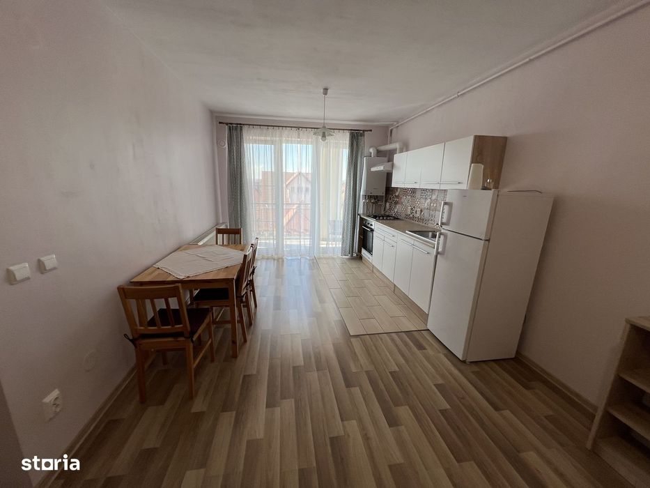 INCHIRIEZ apartament 2 camere ,recent renovat,zona Centrala