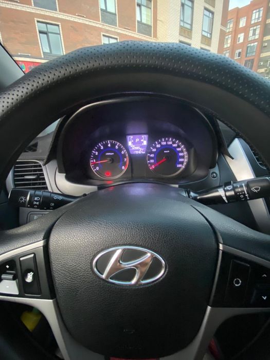 ПРОДАЮ Hyundai solaris 2015 года.