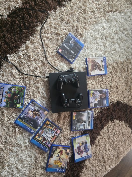 Vând Playstation 4 Slim Edition