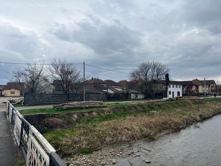 Vând Teren 1015 mp și Hală 394 mp , Hateg, str Galbena 47 , INTRAVILAN