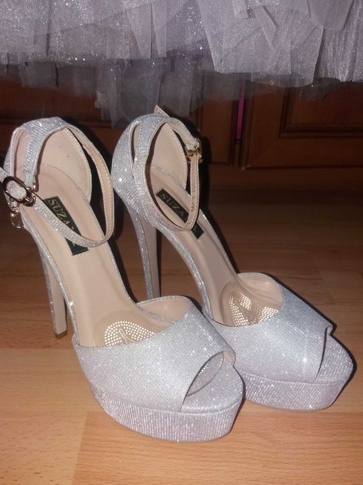 Рокля за абитуриентски бал