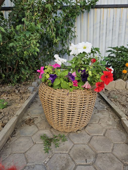 Кашпо из ротанга