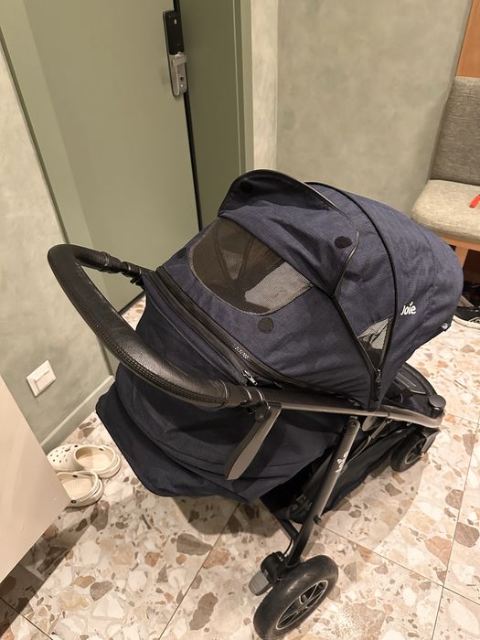 Коляска темной синий цвет Joie