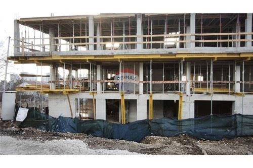 Продава се Двустаен апартамент в Варна, Изгрев - 116 кв.м за 798 €/кв.м - Снимка #4