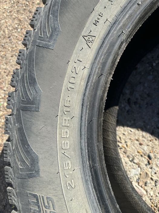 Зимние шины 215/65/16
