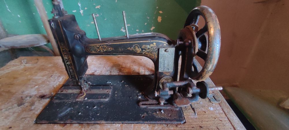 Masina de cusut Singer