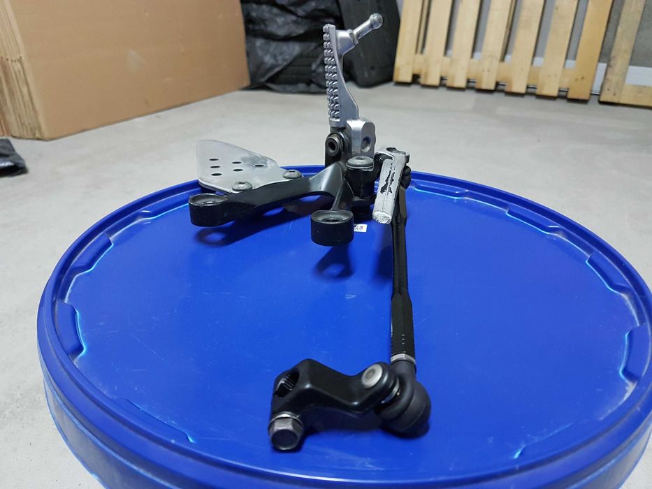 лява стойка и степенка скорости за Kawasaki ZX6r 2008