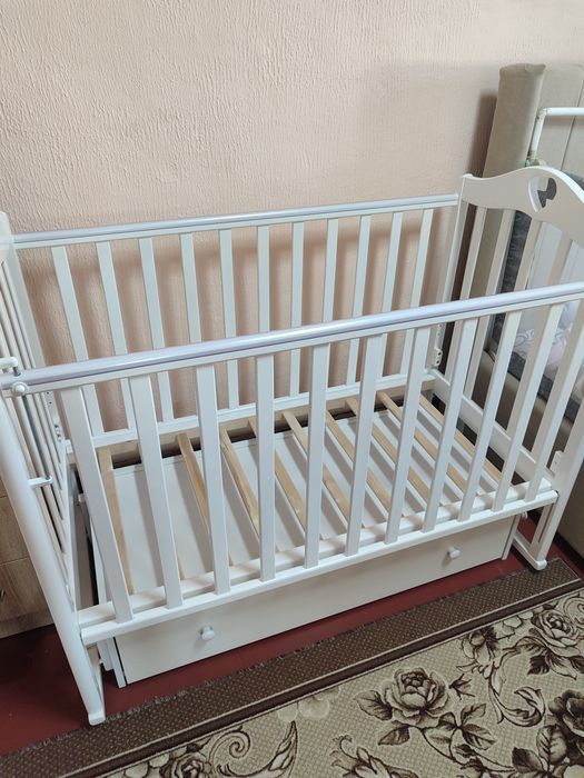 Продам кроватку-маятник