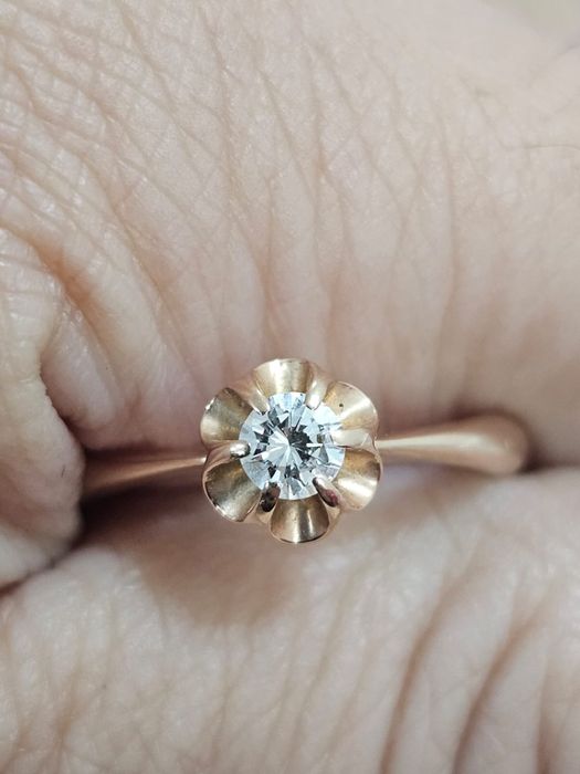 583 кольцо с бриллиантом